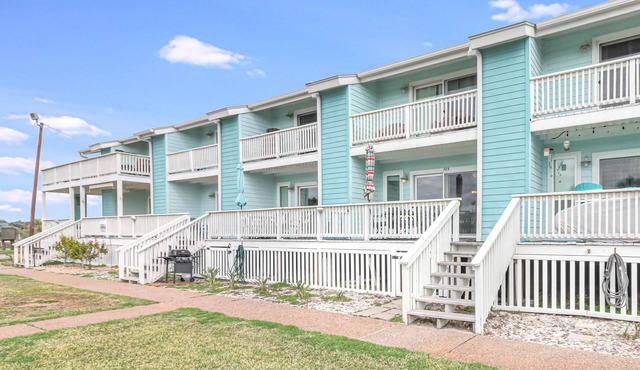 Kontiki 705, Pool, Pier, Boat Slips, Boat Launch, BBQ, Tennis, Pickle Ball!