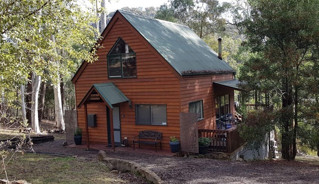 Kooka's Cottage - Off Mountain: Family/Small Group Accommodation