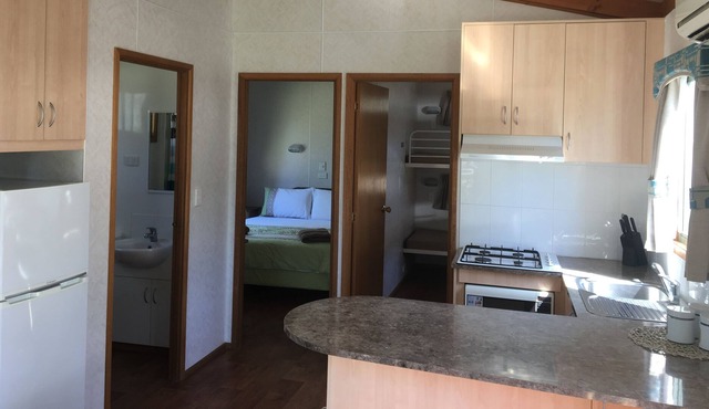 Kookaburra Cabin, 2 room, sleeps 6.