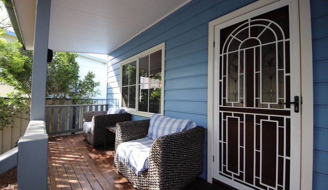 Kookaburra Cottage 71 Straight Hat Head