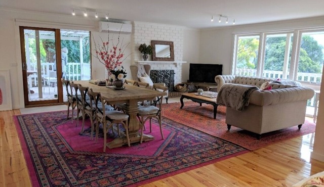 Kookaburra Cottage- views, wineries, sanctuary,