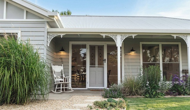 Kookaburra Cottagen 3 Bedroom Farm Retreat 10 minutes from Mount Gambier