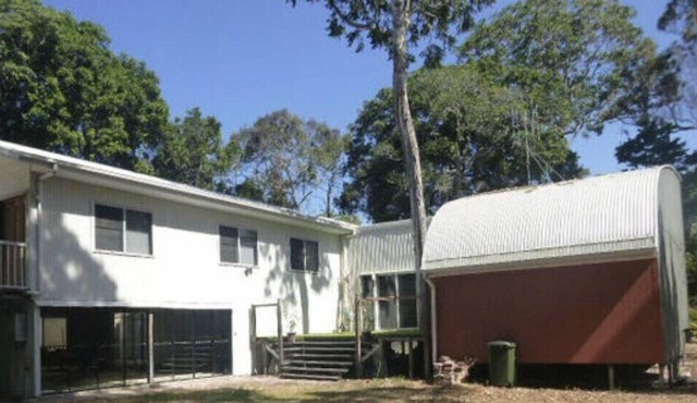 Kookaburra Creekside Retreat- Huge family house backing on to Coonarr Creek