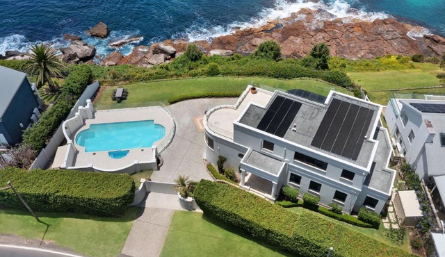 Kookaburra - Oceanfront 4-Bed with Amazing Views