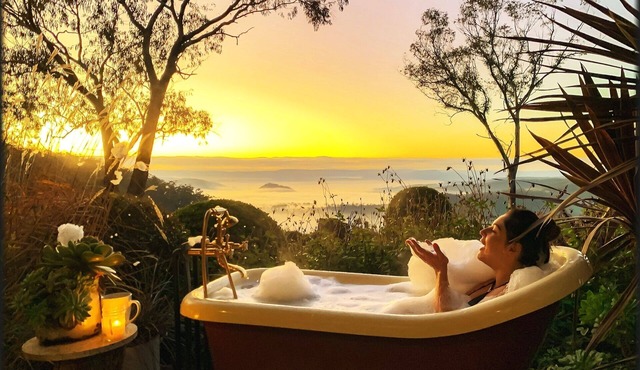 KOOKAWOOD - views/fire place/200 acres