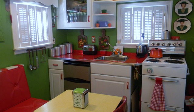 Kool, Retro Chic is what comes to mind when describing this unique Hideaway!