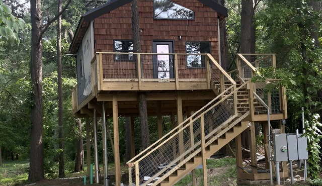 KOOPERS LANDING TREEHOUSE-Brand New build! Casino, Wine trails, National Parks