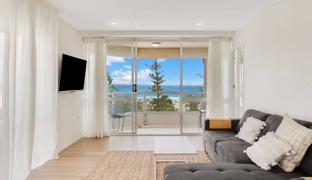 Kooringal Unit 15 Great location right on Greenmount Beach with ocean views