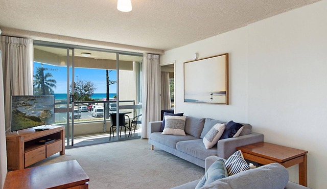 Kooringal Unit 3 Right on Greenmount Beach Coolangatta with Wi-Fi Included