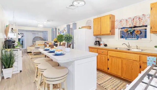 Koozy Kottage whole House by the lake