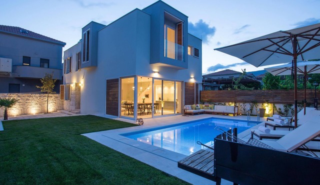 Koras Villa - Modern designed villa with heated pool - few steps from the beach