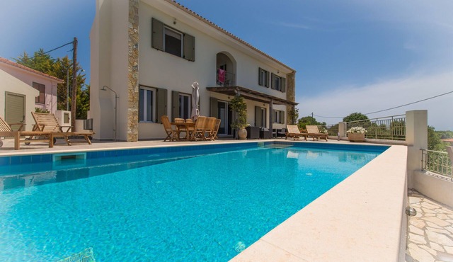 Korianna (near Spartia): Luxury boutique villa with incredible views