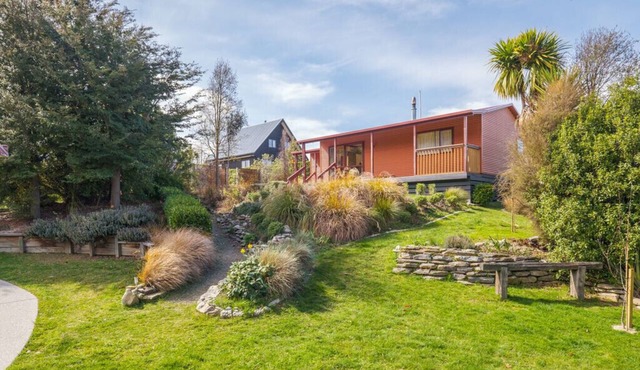 Korimako Ridge - Lake Hawea Holiday Home