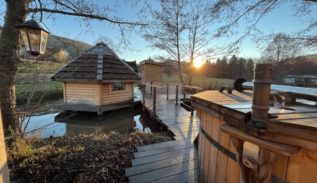 Kota room with wood-heated Finnish spring-water bath
