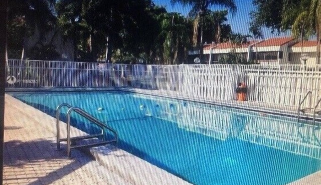 Kozy and Charming Private Room in Townhouse with a gym and pool