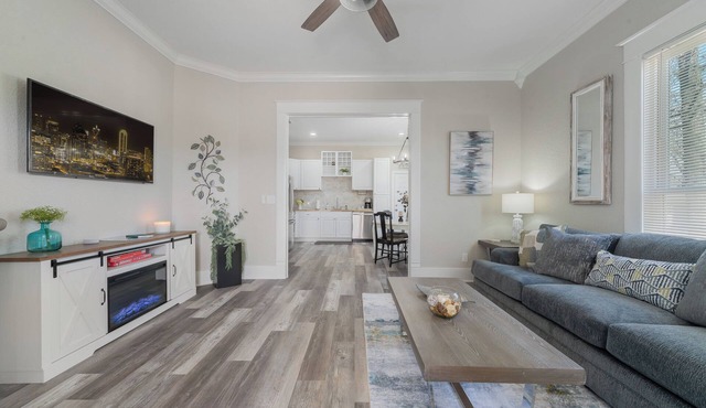 "KOZY KOTTAGE" Near Downtown! 2025 Remodel, Sleeps 8 Comfortably, Games & More!