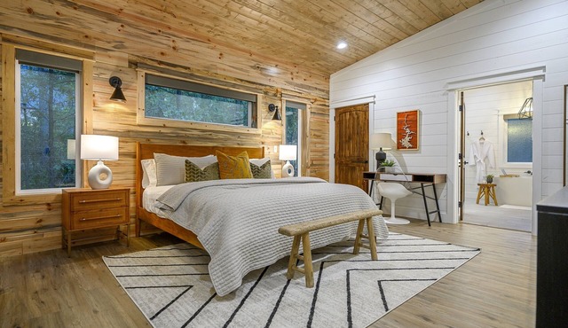 Kozy Nook Cabin/King Suite/Hot Tub