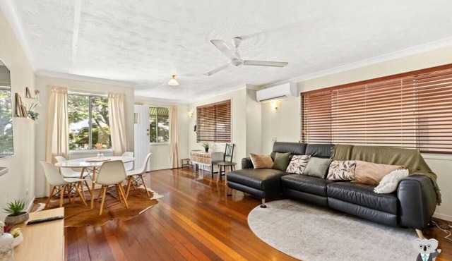 KOZYGURU | Albion | Charming House with 3 Bedroom | Parking