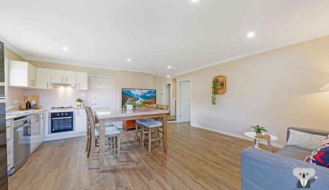 KOZYGURU Arncliffe 3 BED Begonia Cottage With FREE Parking