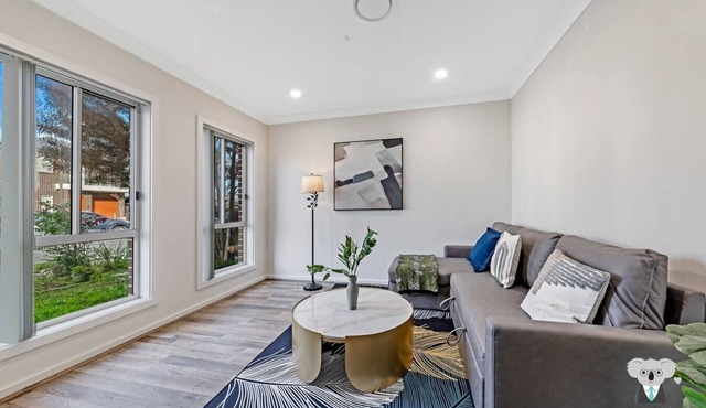 KozyGuru | Austral | 4 Room Comfy House