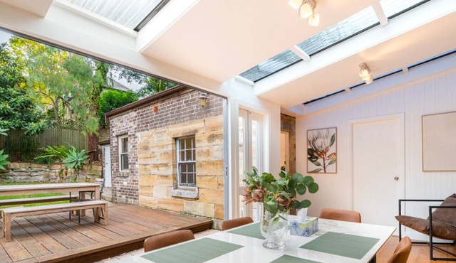 KozyGuru | Balmain | Charming 3 Room cottage