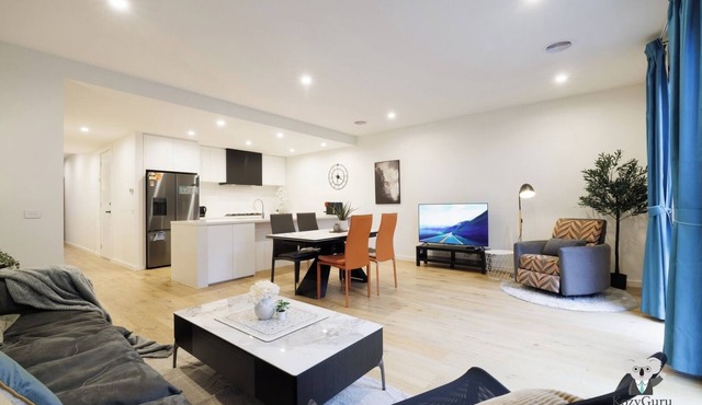 KozyGuru | Burwood East | Quiet and Stylish Retreat