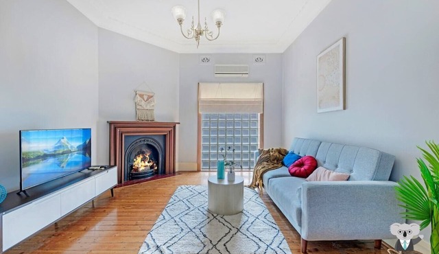 KozyGuru | Campsie | Oldie-Goodie Look 4 Bed House