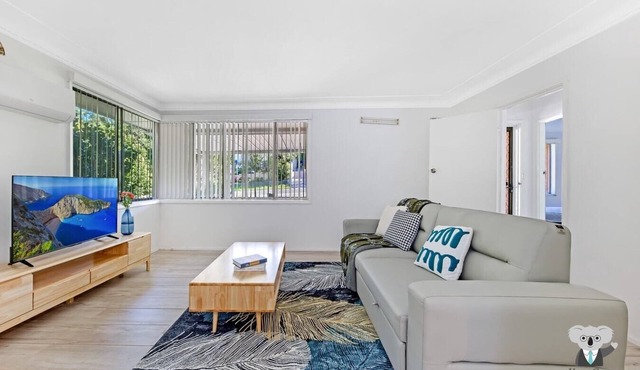 KozyGuru | Carlingford | 3 Beds + Free Parking