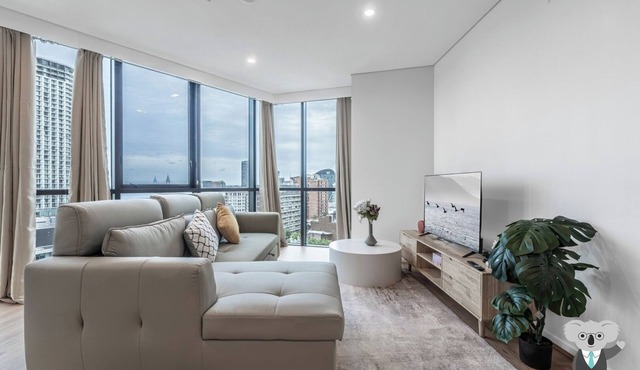 KozyGuru | China Town | Stylish City-View Retreat