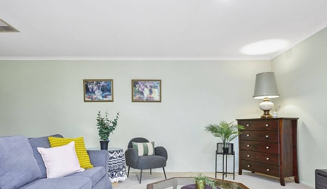 KozyGuru | Glen Waverley | Quiet Home Near Park