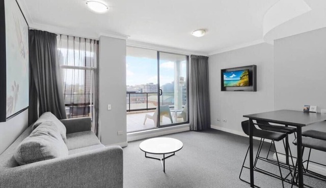 KozyGuru | Haymarket | Best Location + Big Balcony