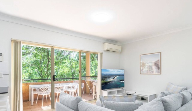 KozyGuru | Homebush West | 3-Beds Apt with Parking