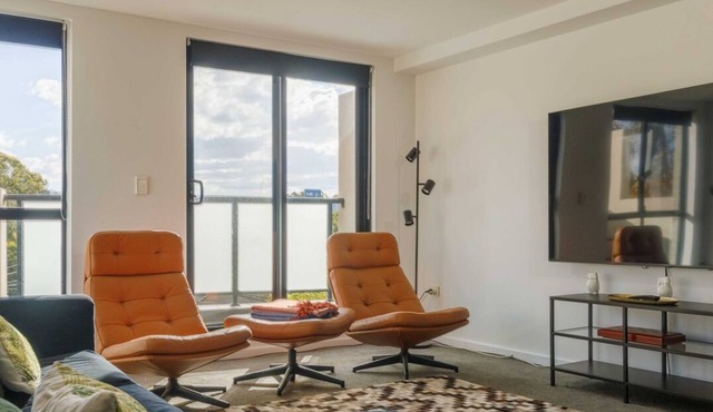 KozyGuru | Homebush West | Modern 2R Apt + Parking