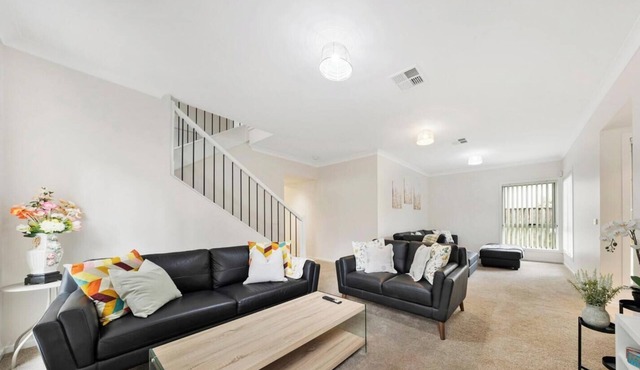 KozyGuru | Kellyville Ridge | 4 Bedroom House