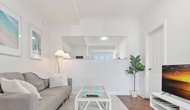 KozyGuru | Kirribilli | Opera House View 2 Bed Apt