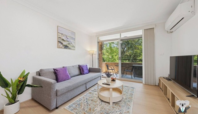 KozyGuru | Macquarie Park | Sunny Apt near Metro