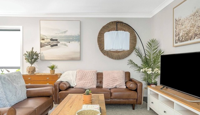 KozyGuru | Marsden Park | Charming 5Bed + Backyard