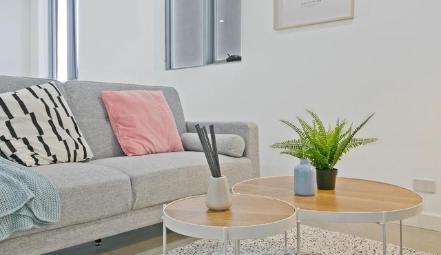 KOZYGURU MASCOT SPACIOUS KOZY 2 BED APT + FREE PARKING NMA260-602