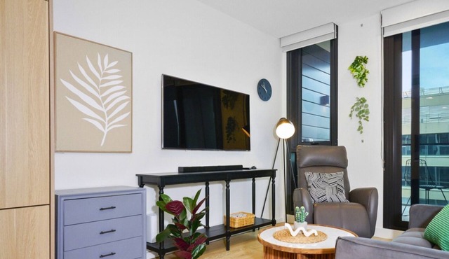 KozyGuru | Moonee Ponds | Modern 1 Bed Apt Parking