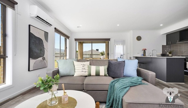 KozyGuru | Pakenham | Comfortable 4-Bedroom House