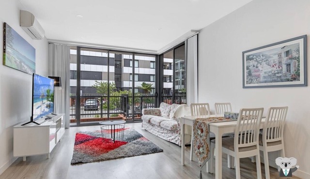 KozyGuru | Penrith | 2 Bed 2 Bath Apt Free Parking