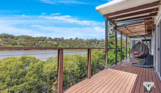 KozyGuru | Waterfront Holiday House