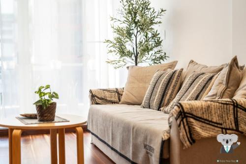 KozyGuru | Waterloo| Modern 2Level 2BR Apt Parking