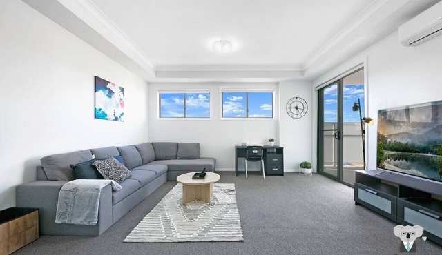 KOZYGURU | Wentworthville | Kozy 2 Bed 1 Bath APT | Street Parking