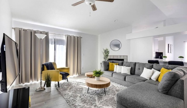 Krall · Newly Renovated Home Near Stadium 8 min