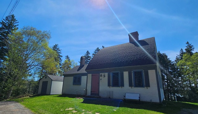 Kramer Cottage - Seaview Home in Secluded Setting