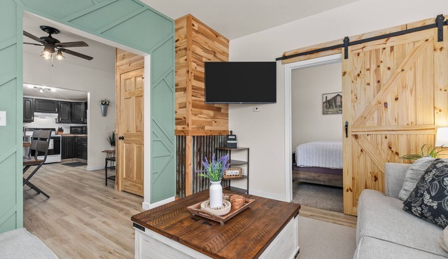 KRAZY KRUEGER Abode - 2 Bedroom Downtown Appleton