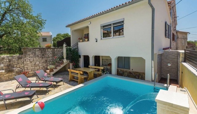 Kris - Holiday House with Pool in Mrgani