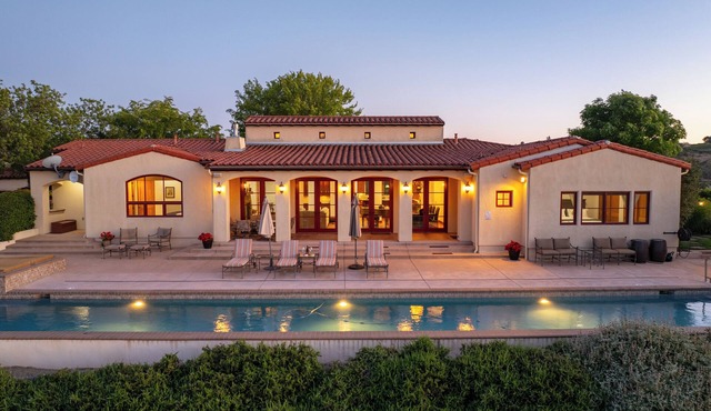 Krisyn Vineyards - Hilltop Views, Pool and Spa