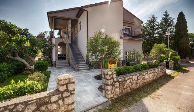 KRK CITY ! 200m PROMENADE !Romantic house, with small pool .
